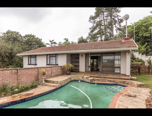 3 BEDROOM FREEHOLD FOR SALE IN COWIES HILL PARK
